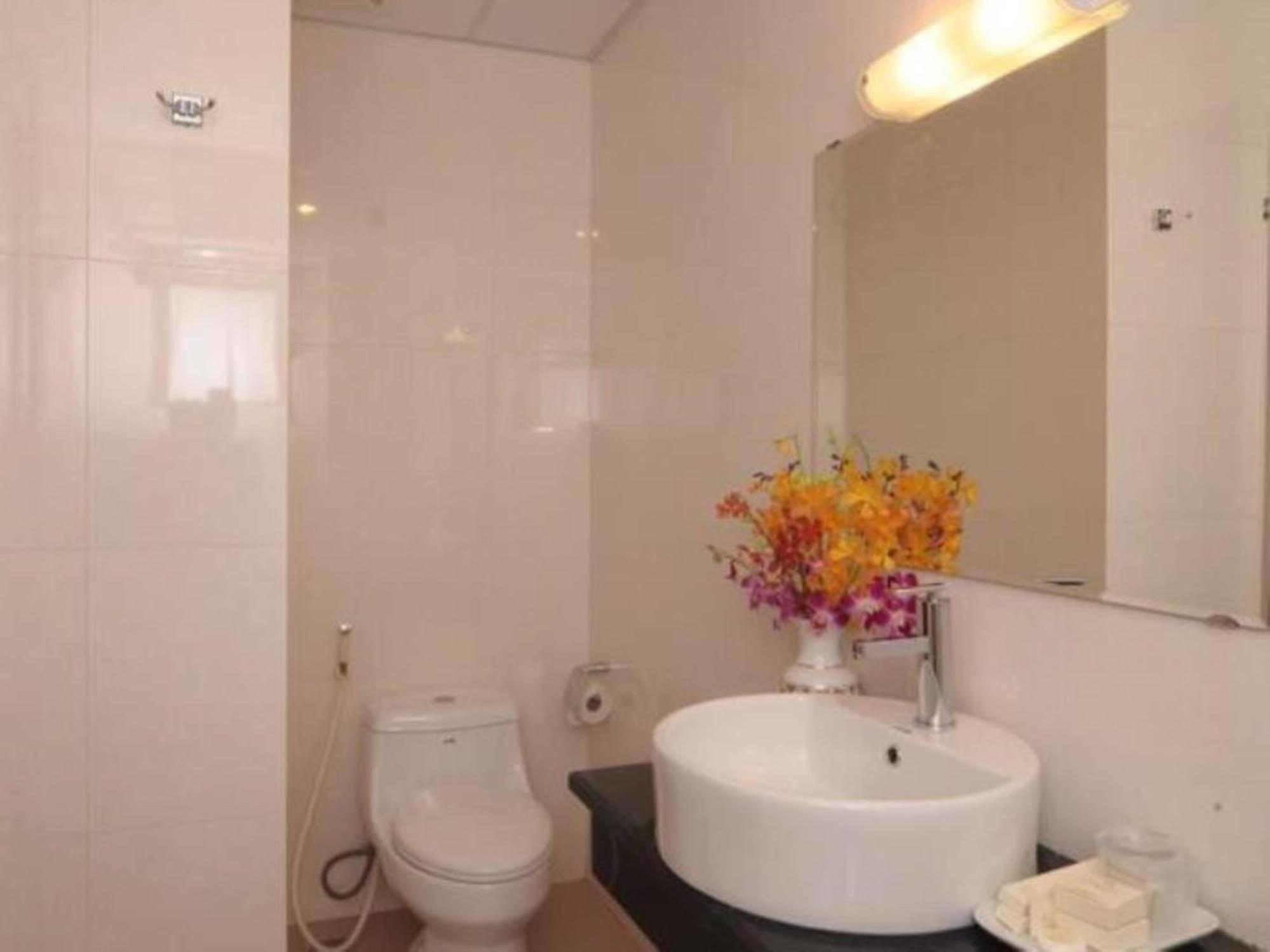 Reddoorz Ruby Star Hotel Truong Dinh ホーチミン市 エクステリア 写真